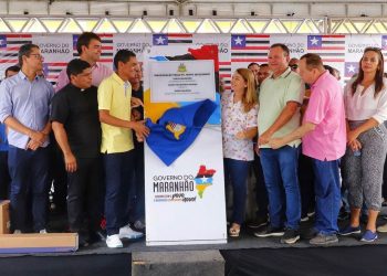 Urbano Santos no rumo certo. Governador entrega obras na cidade, ao
lado do Prefeito Clemilton e Deputada eleita Iracema Vale
