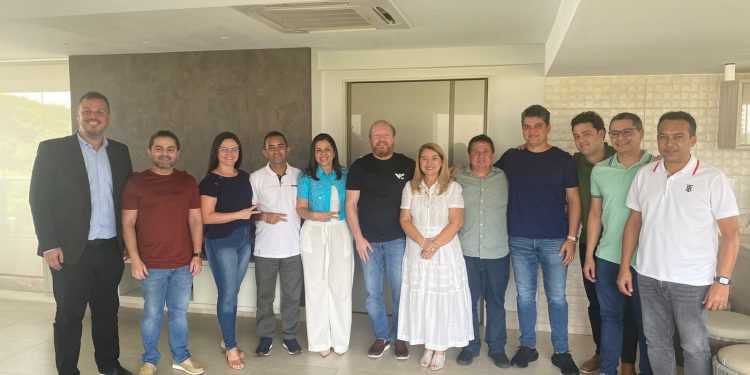 Deputado Othelino declara apoio a Iracema Vale na eleição da Assembleia