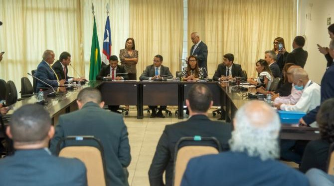 CCJ aprova parecer favorável a pedidos de licença do governador e do vice-governador para o ano de 2023