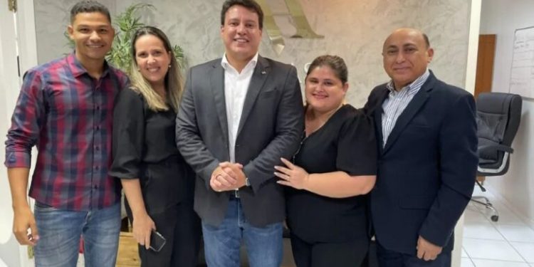 Vice-governador Felipe Camarão faz visita de cortesia a Bebeto Abas e Simplesmente Maria