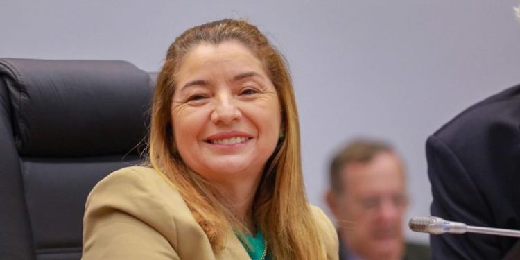 Iracema Vale resgata projeto que institui ‘Dia Estadual Mães que Oram Pelos Filhos”