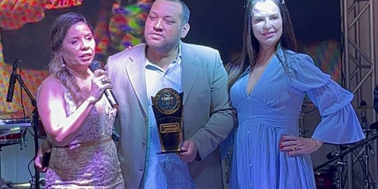 “Projeto Social Invasão do Bem” recebe prêmio “Programa Café com Leane Lago” 2022