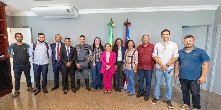 Iracema Vale discute investimentos para o turismo nos Lençóis Maranhenses com Socorro Araújo e representantes do setor