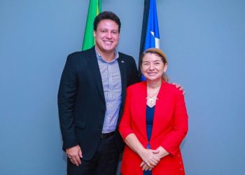 Iracema Vale e Felipe Camarão discutem parceria para aquisição de ônibus escolares