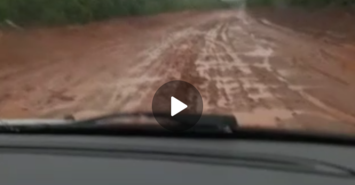 Cedral-Estrada tomada por lama dificulta acesso de povoado a sede