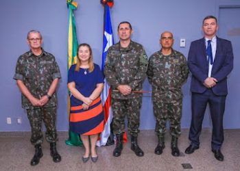Iracema Vale recebe chefe do Comando Militar da Amazônia e sugere parcerias em prol do Maranhão