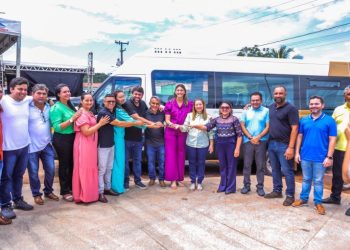 São Roberto – Iracema Vale prestigia inauguração de órgão público e entrega ambulância para atendimento à população do município
