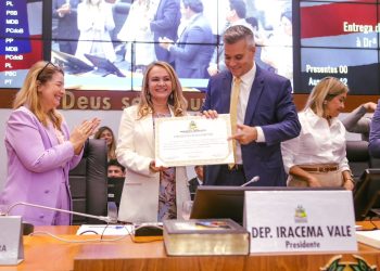 Procuradora Maria Luíza Ribeiro Martins recebe título de ‘Cidadã Maranhense da ALEMA