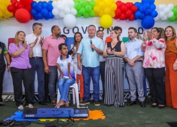 Brandão, Iracema Vale e Camarão prestigiam entrega de obras em escolas Estaduais na capital