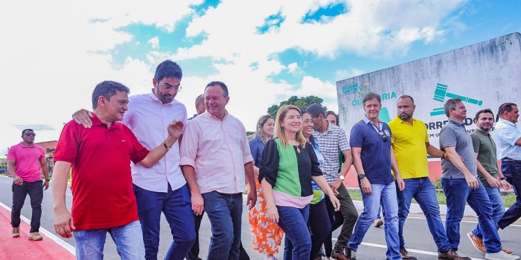 Iracema Vale prestigia entrega de obras nas festividades do aniversário de Urbano Santos