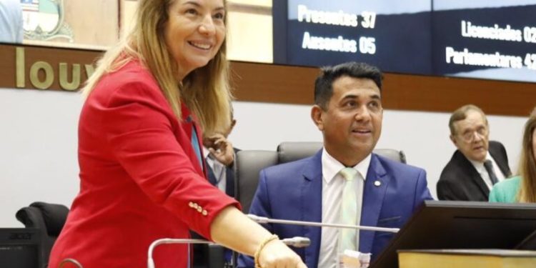 Aprovado PL de Iracema Vale que viabiliza denúncia de violência contra a mulher no ato da matrícula escolar