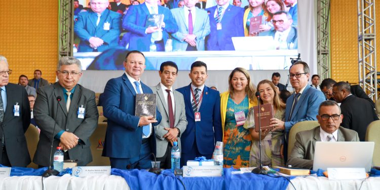 Iracema Vale reafirma compromisso com projetos das igrejas evangélicas em benefício dos maranhenses durante evento da CEADEMA 2023