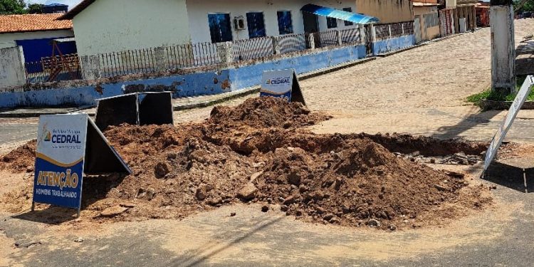 Cedral-Buraco em avenida principal deixado pela prefeitura incomoda moradores