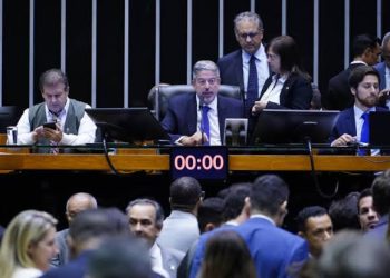 Câmara aprova PL que criminaliza discriminação de políticos