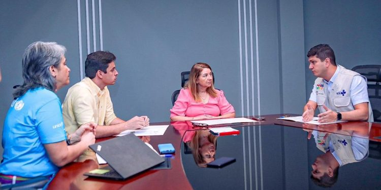 Iracema Vale traça estratégias para fortalecer campanhas de vacinação com a SES, Unicef e Famem