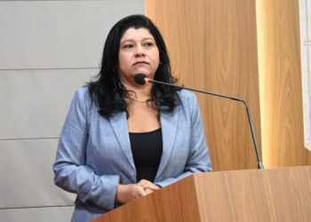 Karla Sarney tem projeto aprovado pela câmara que institui o programa “Direito nas Escolas”