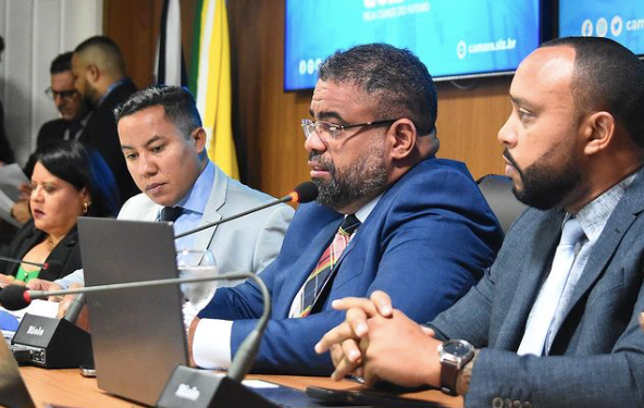 Sem controle das sessões, Paulo Victor recorre a ponto eletrônico