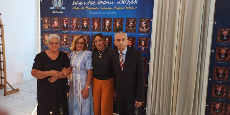 Família do Cel. Benedito Sousa Lima recebe homenagem na AMCLAM