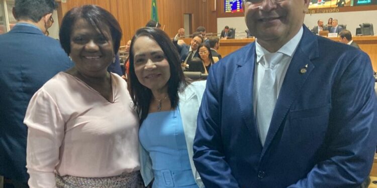 POLÍTICA – Doutora Suely participa de solenidade de posse do Deputado Jota Pinto na ALEMA 