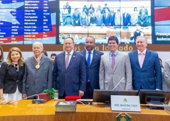 José Sarney é homenageado com Medalha ‘Manuel Beckman’ como forma de celebrar a trajetória, ainda em vida, do homem, político e escritor