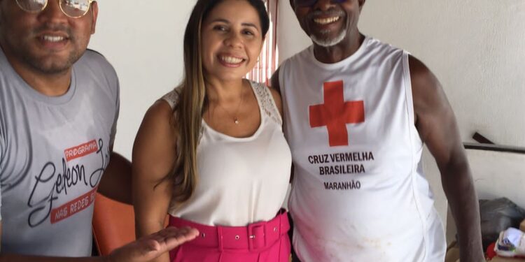 Com o apoio da Cruz Vermelha, Leane Lago e Gedeon Rocha entregam donativos para famílias atingidas pelas enchentes 