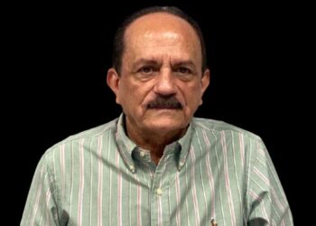 Absurdo! Julinho envia trio elétrico de campanha para procissão de Ribamar e padre ordena retirar foto do prefeito
