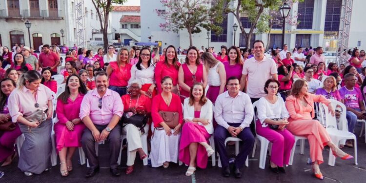 Iracema Vale prestigia ação estadual alusiva ao ‘Outubro Rosa’