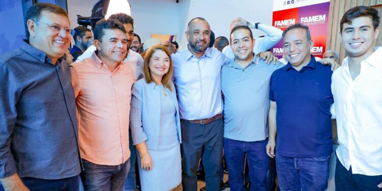 Iracema Vale prestigia eleição da nova diretoria da Famem “simboliza um grande avanço para o estado”