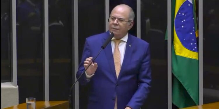 Em discurso na Câmara, Hildo Rocha acusa Othelino Neto de cometer litigância de má-fé