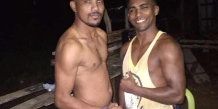 Acidente entre moto e carro deixa duas vítimas fatais