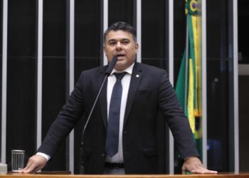 Deputado federal Ivan Junior aponta constrangimento ao STF por grupo dinista