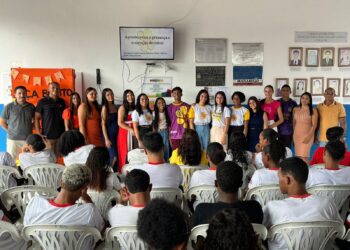 Estudantes realizam trabalho escolar de conscientização no Combate ao Abuso e à Exploração Sexual de Crianças e Adolescentes 