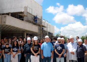 Brandão realiza vistoria técnica no prédio de Medicina da Uema e anuncia projeto de lei destinando 50% das vagas para alunos de escola pública