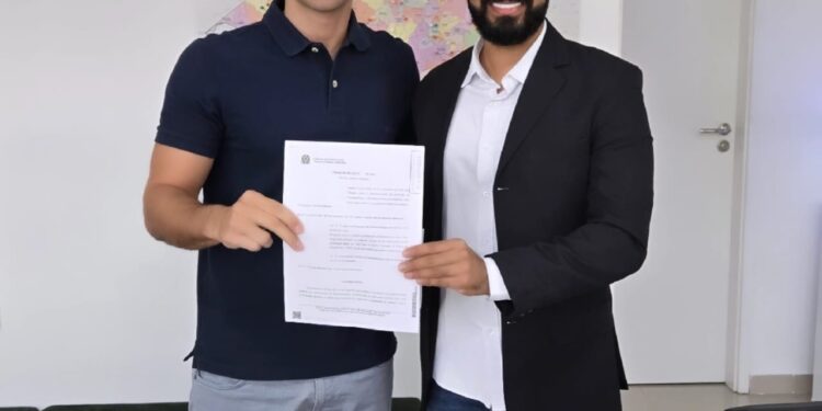 Conselho Regional de Fonoaudiologia entrega proposta sobre piso salarial ao Deputado Duarte