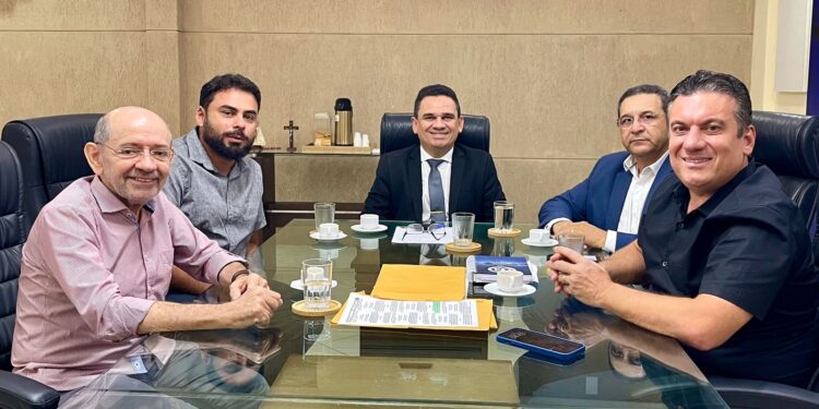 Dudu Diniz e comitiva de São José de Ribamar se reúnem com Secretário Estadual de Segurança Pública