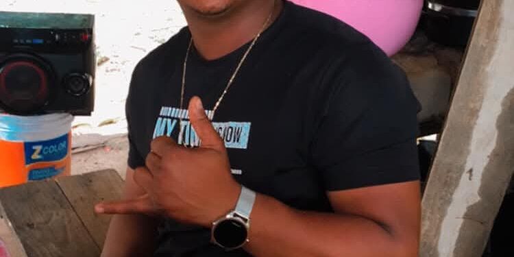 Jovem é arrastado por correntezas e morre na praia do Panaquatira em São José de Ribamar