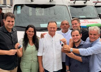 Entrega de nova ambulância reforça saúde em Timbiras com articulação de Dr. Antônio Borba