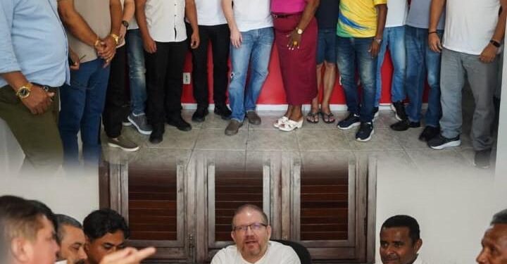 AS BUCHAS DE OTHELINO NETO