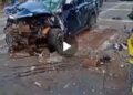 Caminhonete avança sobre o canteiro em frente à Rodoviária de São Luís e bate em poste de iluminação 