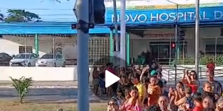 Manifestação pacífica reúne familiares em frente ao Hospital da Criança de São Luís por justiça e esclarecimentos