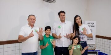 Orleans Brandão vota em Colinas ao lado da família e manifesta confiança na vitória