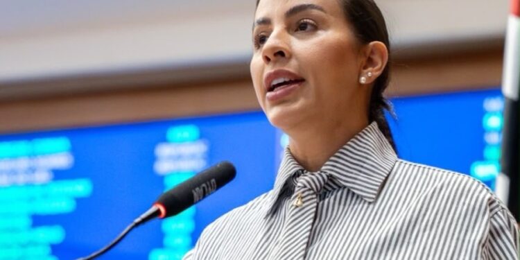 Deputada Daniella volta à assembleia e cobra retomada de obras da Avenida Pirajá, em Caxias